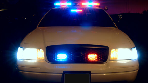 Police_car_with_emergency_lights_on1.jpg